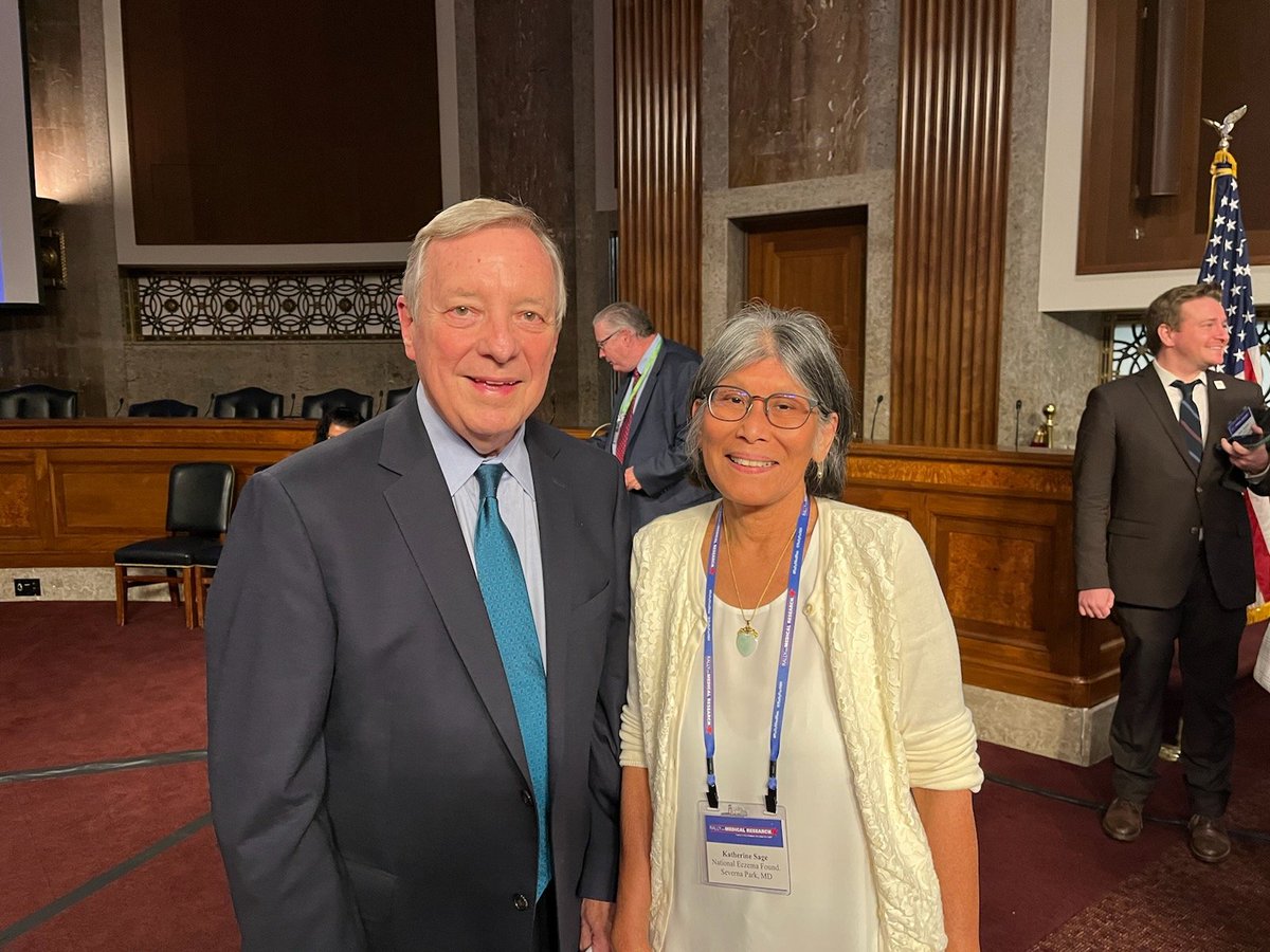 Thank you @SenatorDurbin for being at tonight's @RallyForNIH ! @nationaleczema ambassador Kathy was in attendance

#fundNIH #eczema #NEAAmbassadors #research