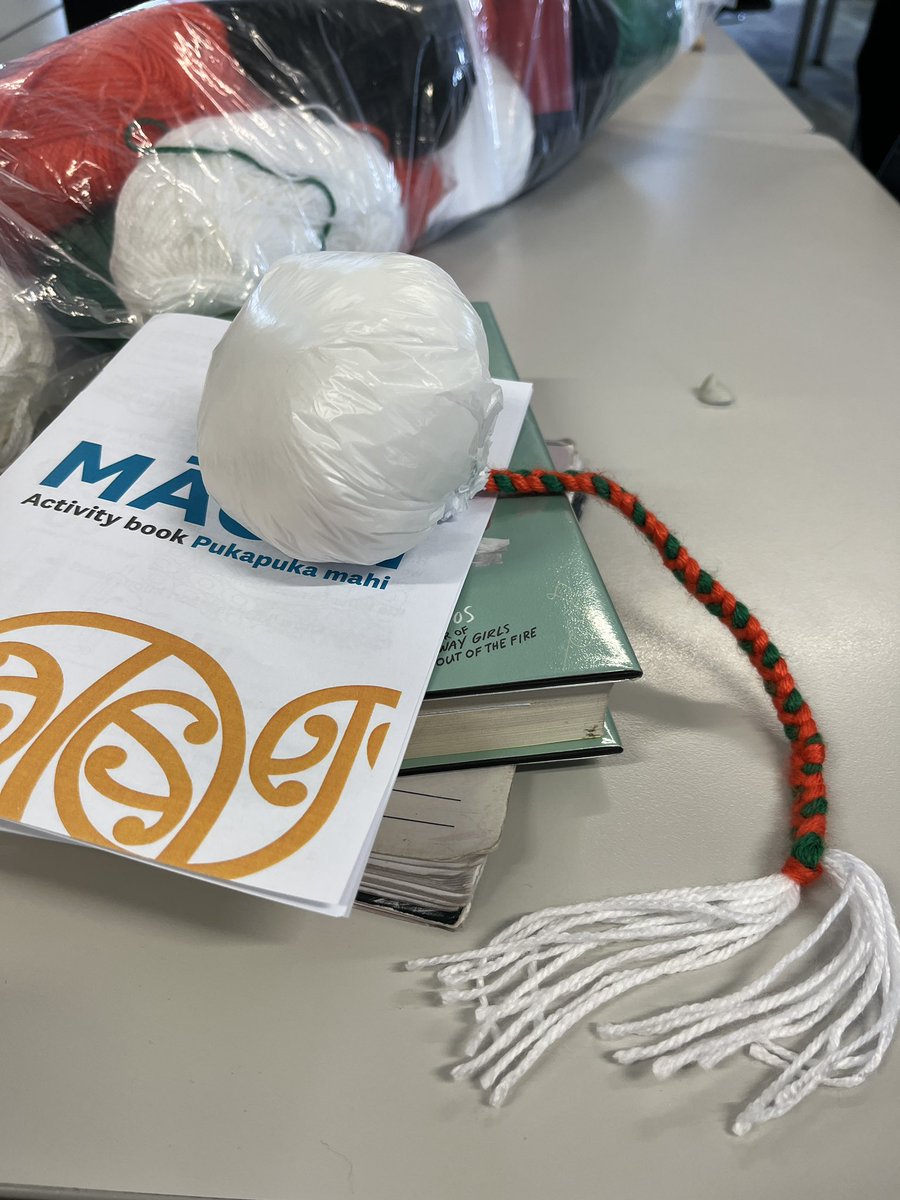 Māori language moment:
Kia haha te Māori!

E rere taku poi!