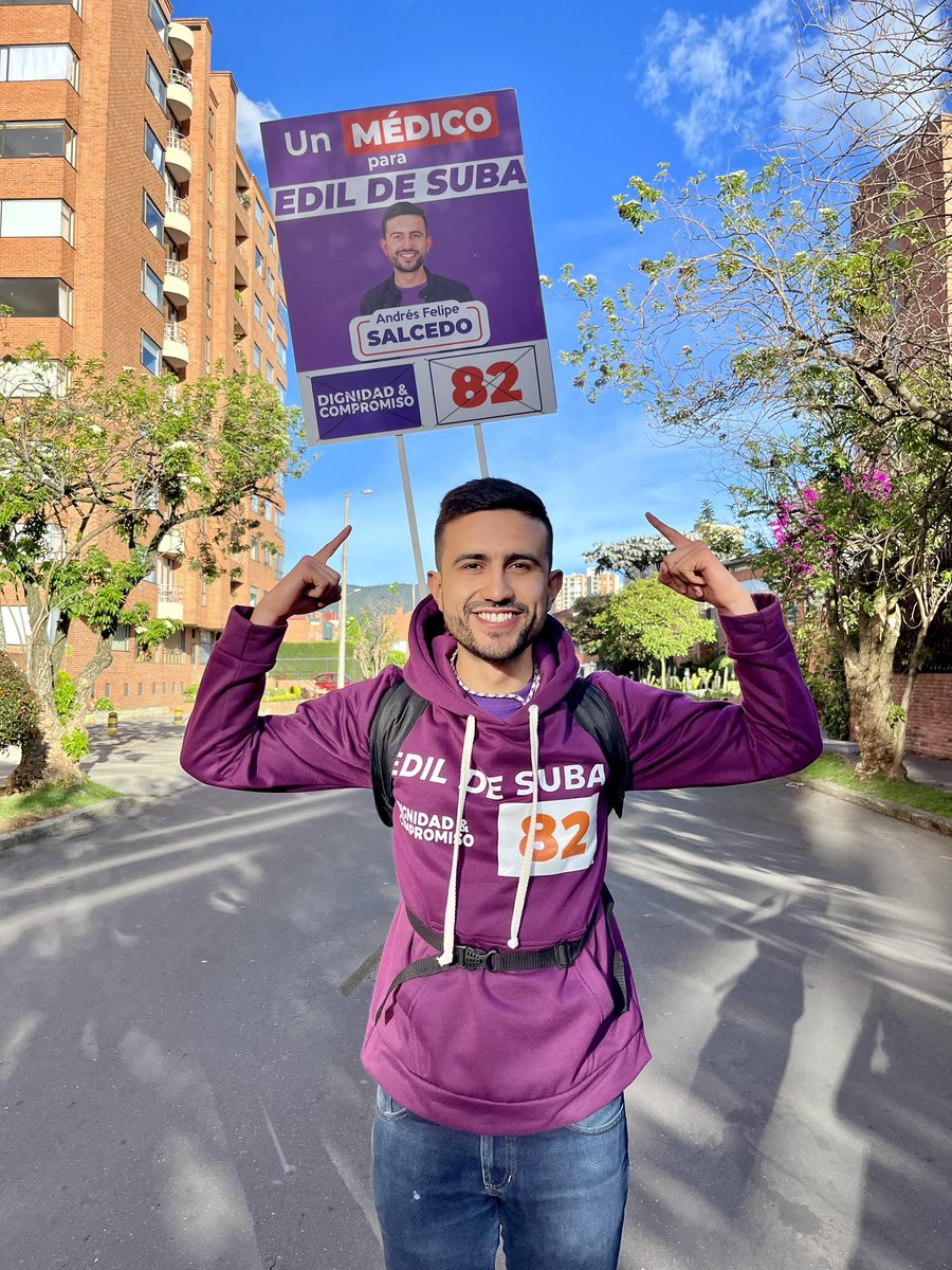 andresfsalcedop's tweet photo. Un poco torcido en la foto, pero muy feli con el popman de la campaña
Si me ven, me saludan ❤️🥰
#Bogota #Suba #edilsuba #pradoveraniego #colinacampestre #gratamira #tibabuyes #subarincon #parquelacolina #Elecciones2023 https://t.co/DudhGw38J5