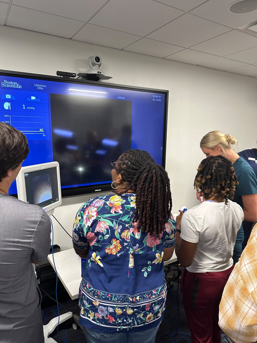 Saw_Reed's tweet photo. We had an awesome #Urology workshop hosted by @UrologyUnbound. This was a great opportunity for students at @MSMEDU interested in urology. Thanks @Medtronic and @bsc_urology for coming out and showing us your cool devices! #UroSoMe https://t.co/KDydXjZom3