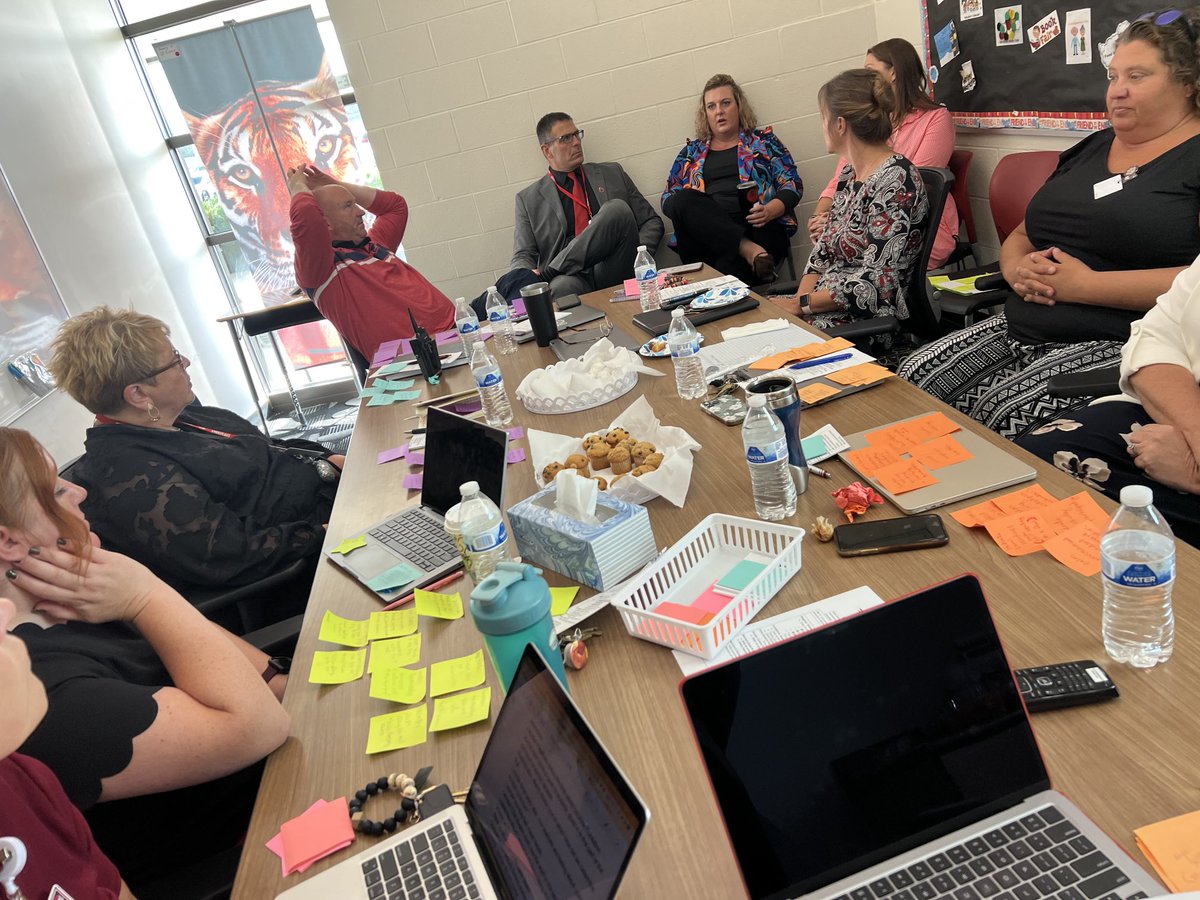 Round One of Instructional Rounds at ⁦<a href="/CirclevilleCity/">Circleville City Schools</a>⁩ in the books! Our admin team loved seeing our students and staff engaged in the District’s new English Language Arts curriculum today. Thank you for helping us learn 🌟