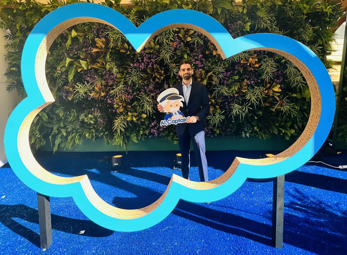 It's Day 2 at <a href="/Dreamforce/">Dreamforce</a> and the energy is 🔥 I'm stoked to be here discussing how #AI is transforming the way we work! 
DM me if you're around.
.
.
.
#ProximityAtSalesforce #ProximityAtDF23   #Dreamforce2023 #Salesforce <a href="/salesforce/">Salesforce</a> #DF23