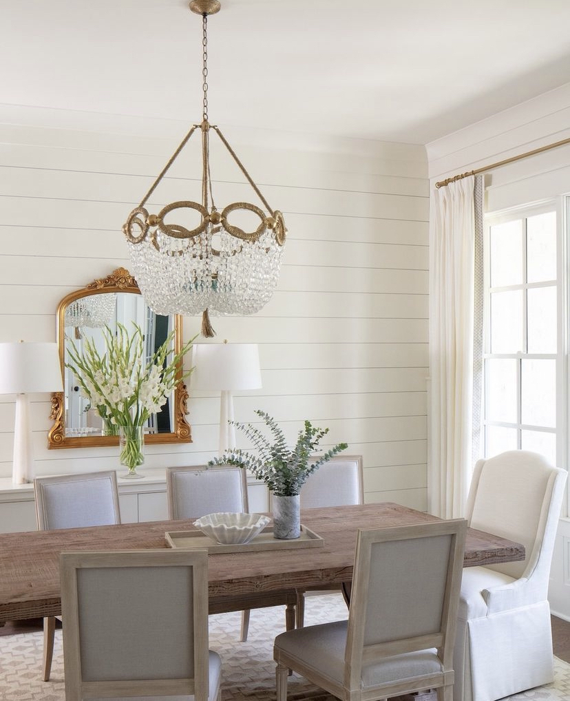 Our Fiona Chandelier shining high in this gorgeous interior by @sarahcdesign ✨

#bestseller #classic #silhouette #roshambeaux #rsblove #lighting #beadedchandeliers #chandelier #customlighting #lighting #interiordesign #interiors #homedecor #decor #jewelryforyourhome #lightitup