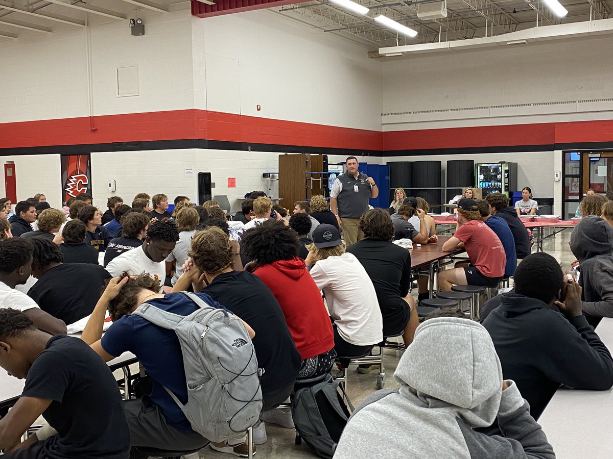 CentCougsFB's tweet photo. Team Dinner Tonight was brought to us by The Tavern on Main! Thank you to our Math department, our BMOC’s and our speaker of the night; Former Head Football Coach at Irondale and our new Assistant Principal at CHS! Thank you Mr. Fuller! https://t.co/D5xiRwJi0T