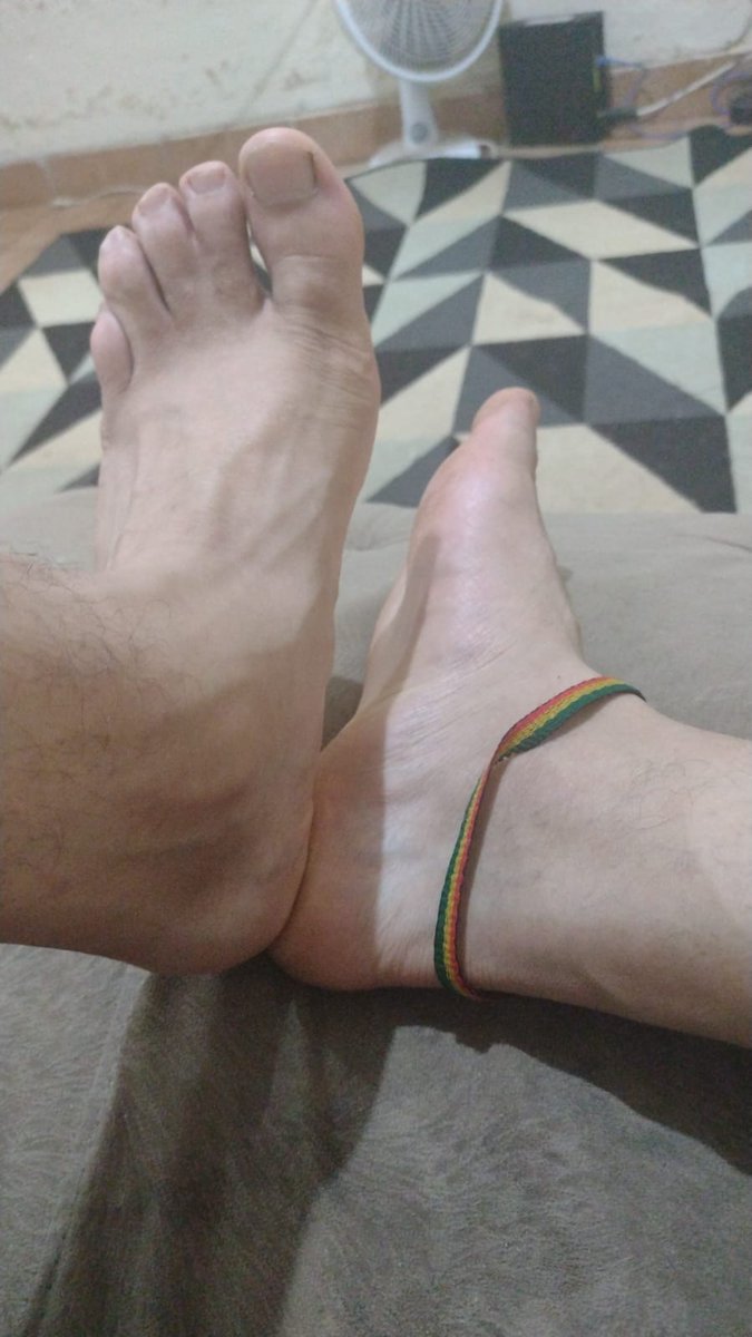 Essa é pra quem curte pés! 😸 #feet #malefeet #malefeetlove #pes #pesdemacho #piesdehombres