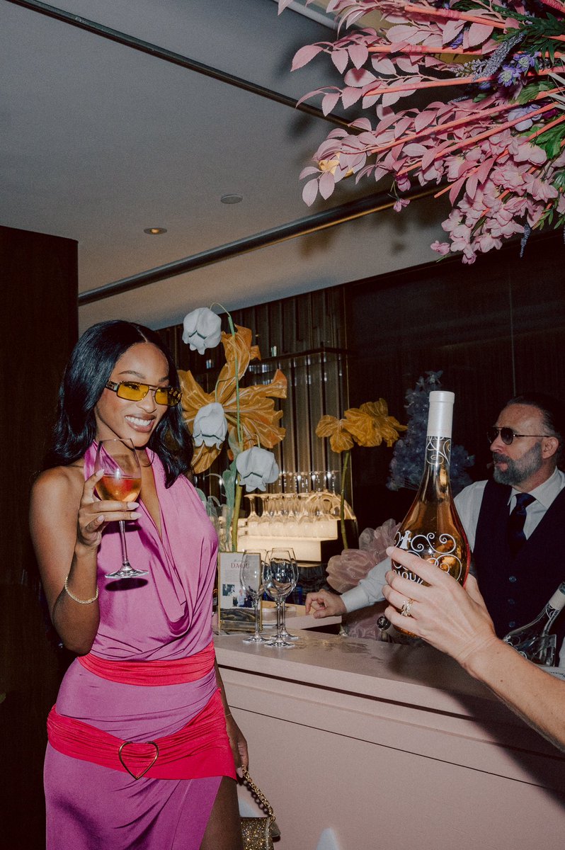 DAOUvineyards's tweet photo. Scenes from another successful NYFW with @DailyFrontRow 🍷✨💅🏼 https://t.co/qfT2f1DI2P