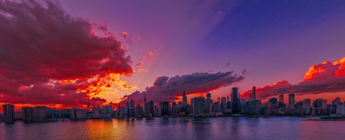 isardasorensen's tweet photo. Beautiful hues of pink, red and blue in the #sunset skies above #NYC tonight. #NewYork #NewYorkCity https://t.co/NCe8lH8NQe