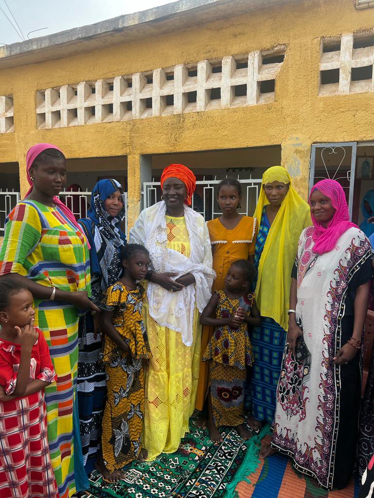 aminatatoureklk's tweet photo. Post-scriptum: en partance vers le #Saloum, j’y souhaite à tout moment la bienvenue aux  délégués de quartiers instrumentalisés par des politiciens qui ne savent pas que le #Sénégal a changé. 
Aux amis qui s’inquiétaient j’ai été persona VERY grata plutôt et j’ai apprécié partout où je suis passée l’hospitalité #futanké unique en son genre. 

Soyons à la hauteur de nos responsabilités et donnons le bon exemple aux jeunes que nous sommes prompts à critiquer. Le #Sénégal est un et uni de #Ourossogui à #Oussouye et de #Goudiry à #Kédougou nous sommes tous des citoyens de chacuns  de nos villes et villages.
