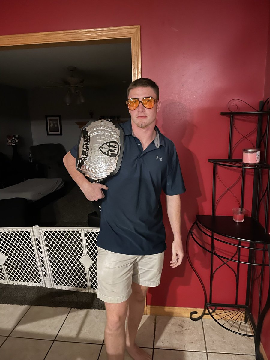 OneUnitFFL's tweet photo. The reigning champ started this year the same way he ended last year…

ON TOP 😤

Congrats to Week 1’s Manager of the Week @OffWhiteHippie https://t.co/q1TSl5bpOr