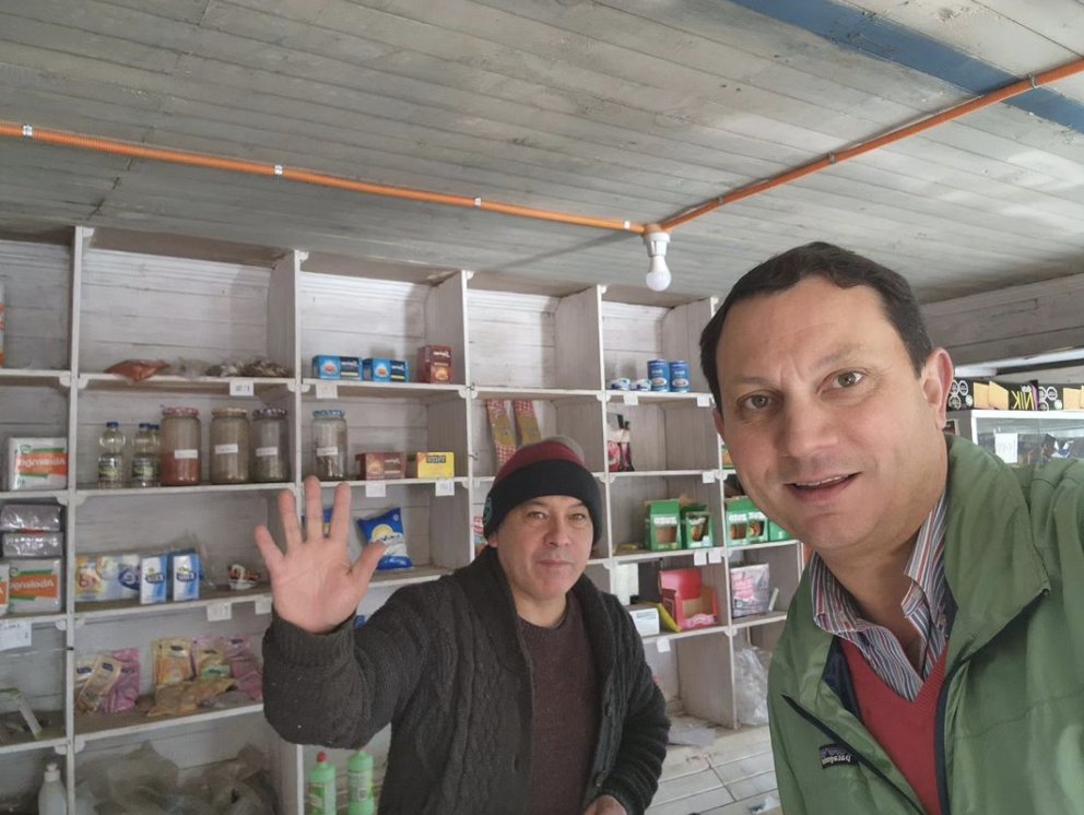 vanrysselberghe's tweet photo. En #Tucapel , localidad de #Trupan , Mi Oficina es la Calle 🇨🇱⭐️
ENRIQUE VAN RYSSELBERGHE H. 🌟 SENADOR REGION DEL BIO BIO 🌟 UNA MÁQUINA DE TRABAJO 🚜🇨🇱 https://t.co/aNbVfWVmyz https://t.co/KdVgFUEeIk