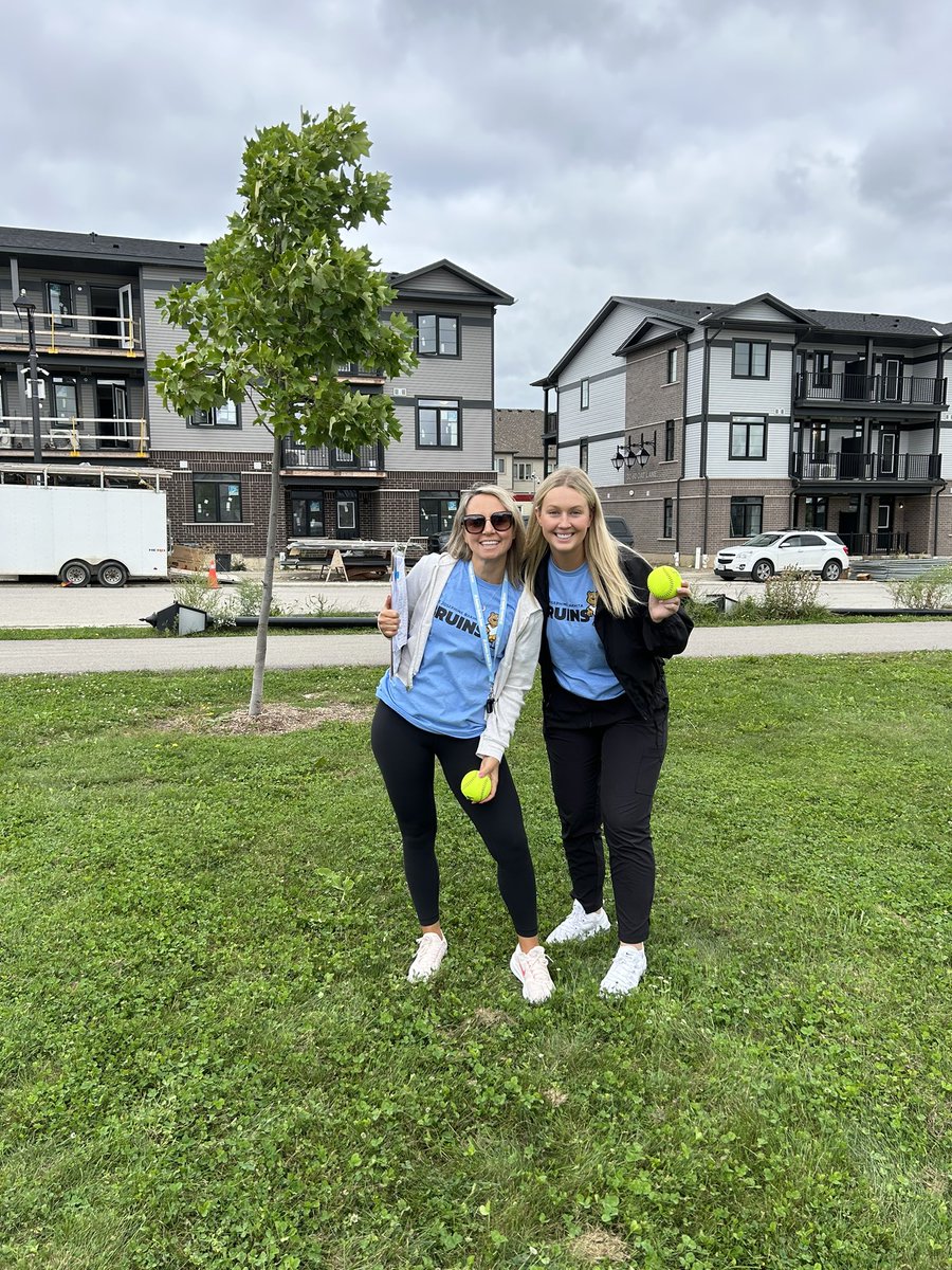 mrswollziefer's tweet photo. Take us out to the ball game! ⚾️🧢 @miss_mcphail
The @stjbbruins intermediate boys 3-pitch team is lookin’ fly! 😉🌥️
#nofieldnoproblem
#WELCOMETOBRUINCOUNTRY https://t.co/Vl32ODqLA5