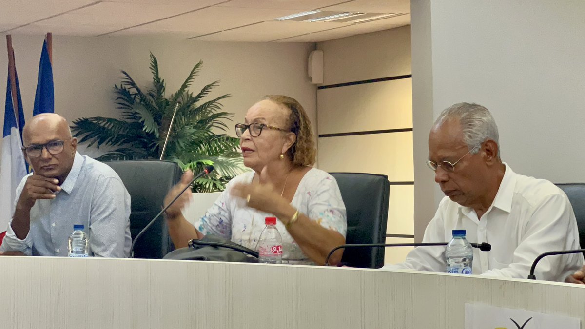 VictorinLurel's tweet photo. Merci aux élu•e•s de Sainte-Anne qui nous ont reçus ce mercredi et devant lesquels nous avons défendu les vertus d’une ligne claire d’opposition responsable contre les mauvaises politiques hélas approuvées par les sénateurs soutiens du Gouvernement. 
@EnsembleNouTout https://t.co/JrRD9JXQob