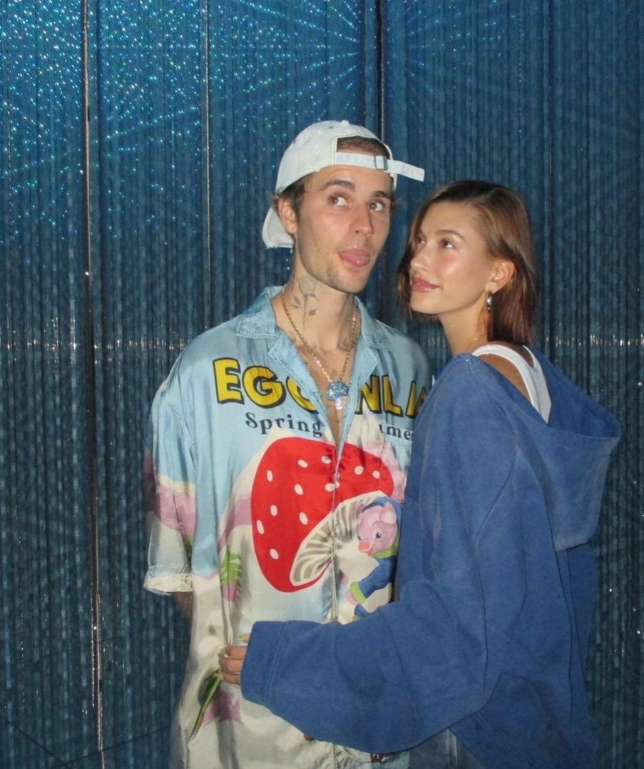 safejailey's tweet photo. justin and hailey bieber. https://t.co/8SBtrR0Vox