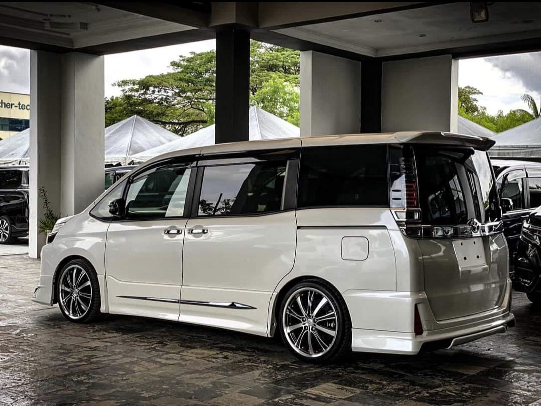 keterecond's tweet photo. Saya dah test macam² mpv. Antaranya - Voxy, Noah R80, Biente, Serena dan lain². Last² saya angkat Voxy sebab dia dah ada electric parking break dan auto hold selain daripada feature² dia yang lain agak latest.

#toyotavoxy #recondcar #carforsale https://t.co/UfnpDlURQJ