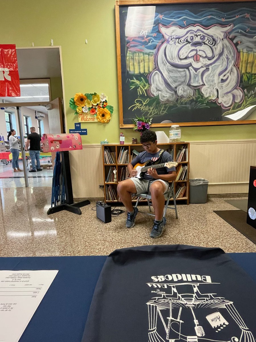 pasabulldogs's tweet photo. It was great having so many people visit the PASA tables at MTTN night. Thank you to the Board: Kerri ,Sabrina,Dawn, Carolanne and all the volunteers that helped out especially Maxine. A very special thank you to Joey and Nick. Nick’s playing was perfect!❤️ https://t.co/zzDIEGeBV7