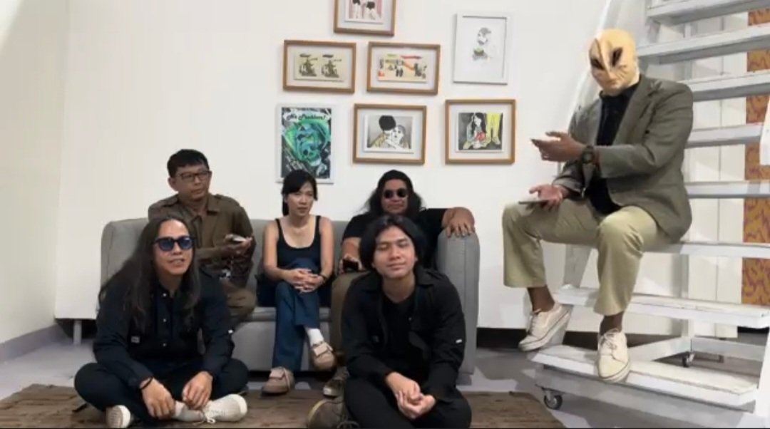 PrjctMncrgkn's tweet image. COMING SOON!!
INTERVIEW WITH AN ALIEN