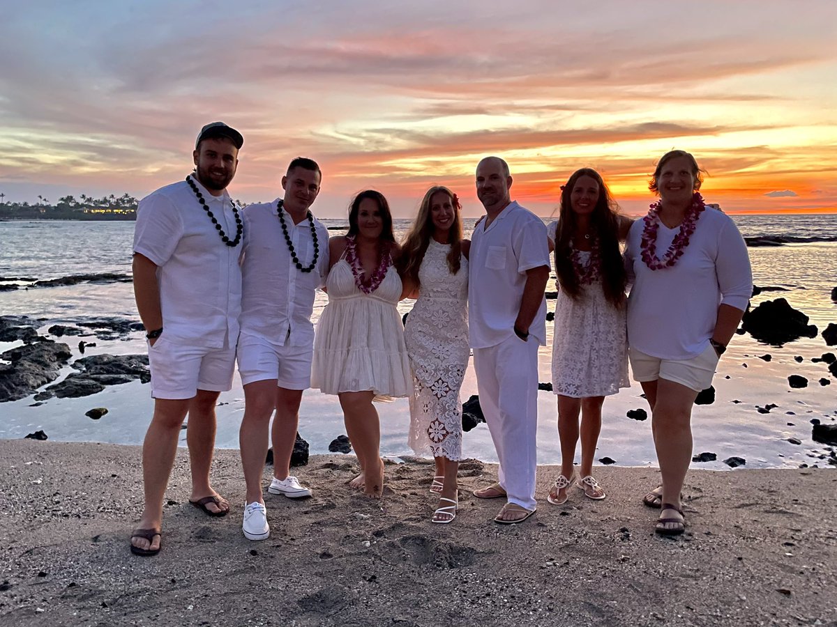 AliciaLee1343's tweet photo. We don’t want to leave this awesome group of friends we made and hung out with all week! So thankful for this trip ♥️🌶️ #chilislove #5starchallenge #northeast meets #northtexas https://t.co/pQMVE8saRb