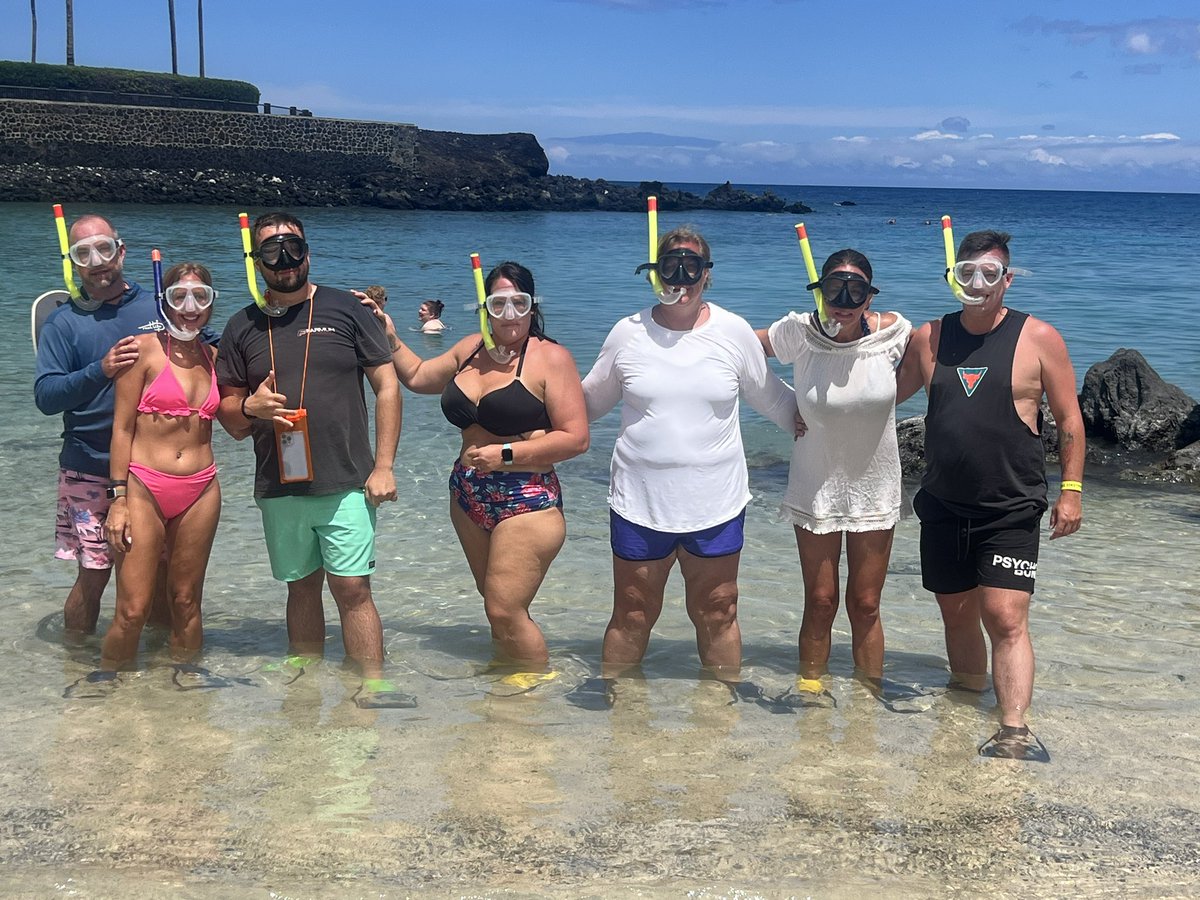 AliciaLee1343's tweet photo. We don’t want to leave this awesome group of friends we made and hung out with all week! So thankful for this trip ♥️🌶️ #chilislove #5starchallenge #northeast meets #northtexas https://t.co/pQMVE8saRb