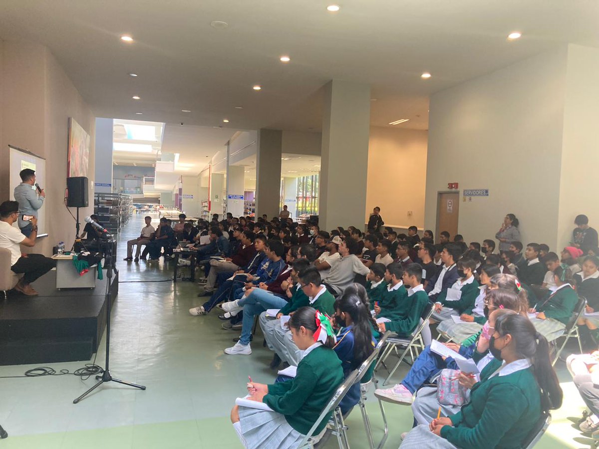 MDeporteEdomex's tweet photo. Agradecemos al periodista deportivo de #TUDN #HugoRamírez por haber compartido y motivado a niñas, niños y jóvenes universitarios a buscar sus sueños, a través de las valiosas experiencias que ha tenido gracias a las coberturas nacionales e internacionales 🥳⚽️📽️📺 https://t.co/v2gbd2QVC7
