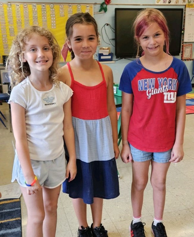 lcsdbfes's tweet photo. First days of school!  #BFROCKS https://t.co/VasiSpzoQQ