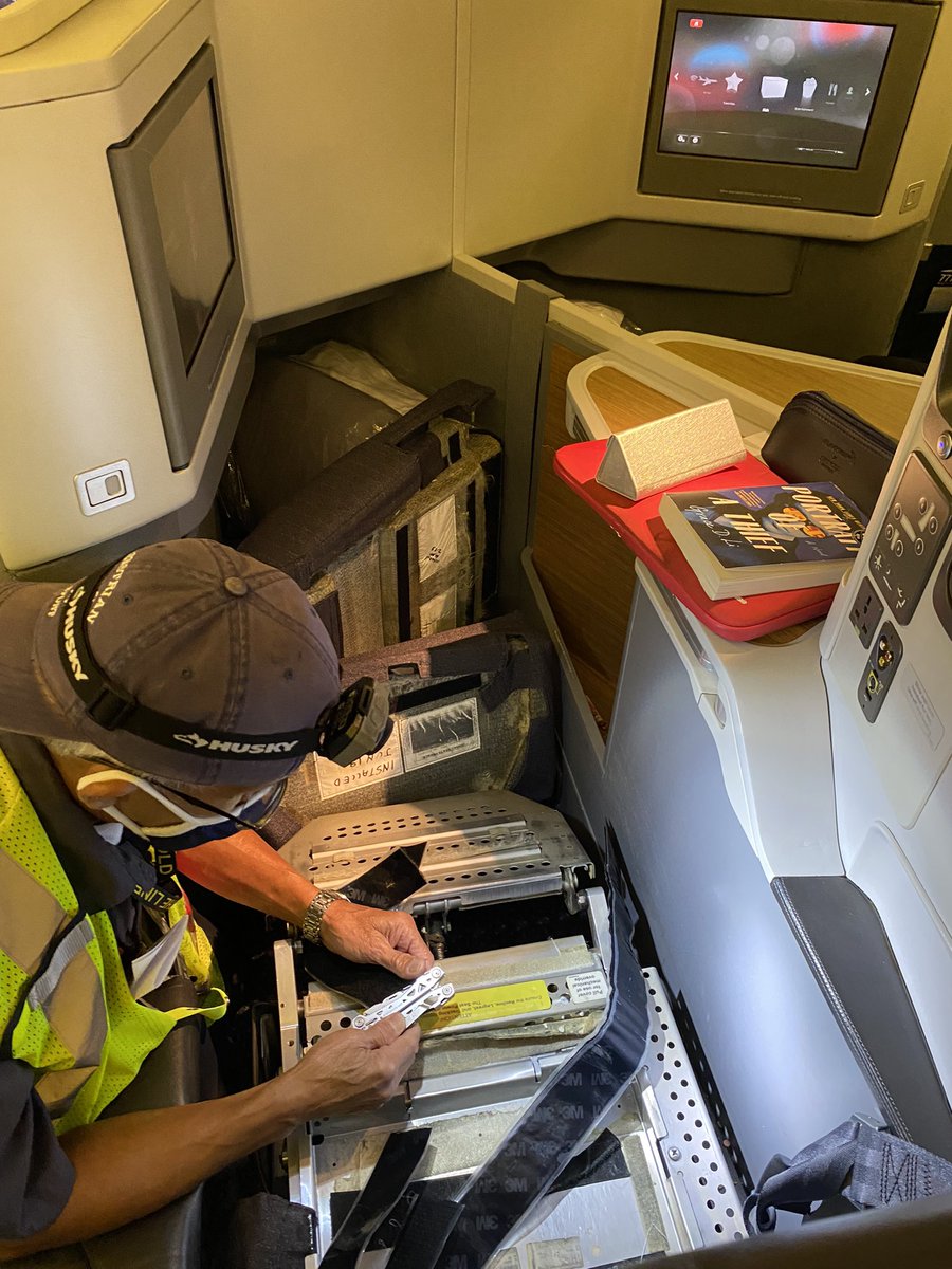 PaulLeonardMorg's tweet photo. Well this is a first! Holding up the plane so they can fix my seat. 😂 #everybodyhatesme https://t.co/LwhofJQBBJ