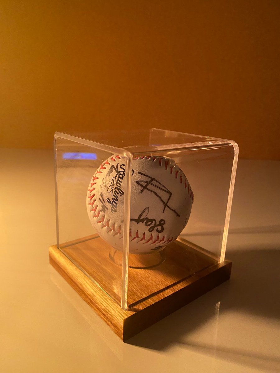 I'm sitting in my room in New York feeling grateful for my life. I thought if I even need to write this but I remember myself one year ago and such a different place I was in my life. Some of you may be stuck at a job that makes you anxious, maybe you're doing AI and trying to