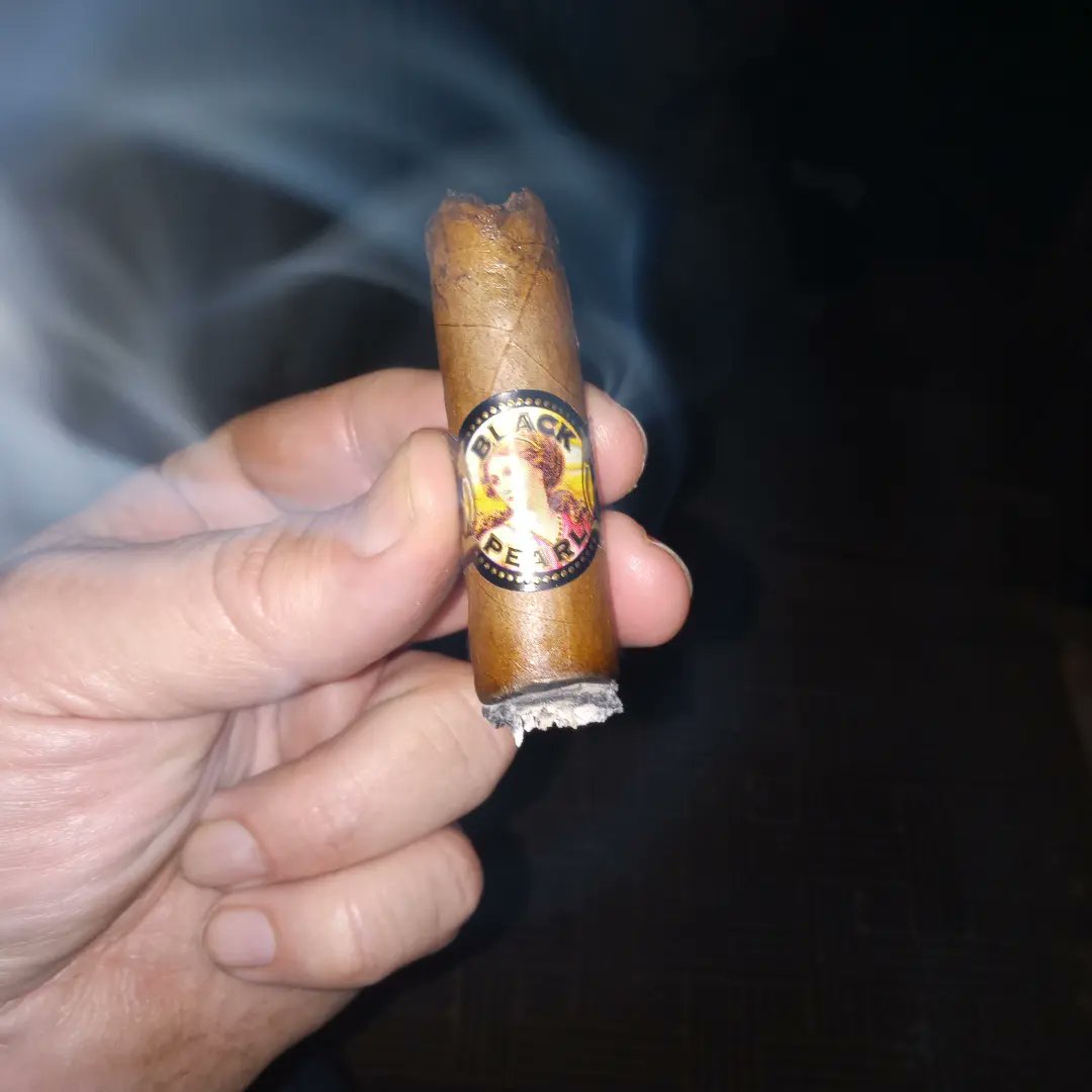 mobarbq's tweet photo. La Perla Habana Black Pearl Morado Robusto. #cigars #africancameroonwrapper #madeinnicaragua
#rated93 #blackpearlmorado https://t.co/DLGS9jD44Y