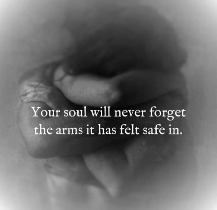 relationstatus0's tweet image. Being in the arms of someone you truely love is something special.. #love #relationships #RelationshipAdvice