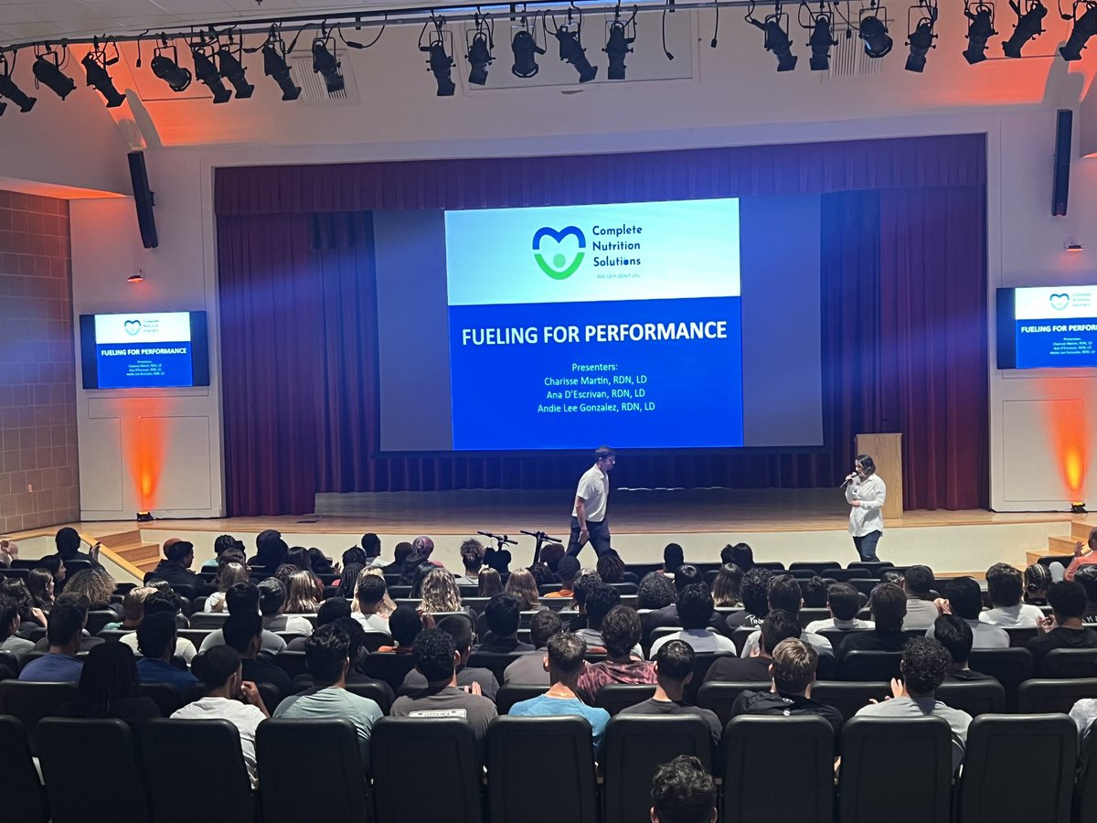 Thank you @forktofitkitchen and Complete Nutrition Solutions for talking to our student-athletes about proper fuel for their bodies! 🥦🍓🥩🥪🥗

#UTRGV #RallyTheValley #RISEup

🧡✌🏻