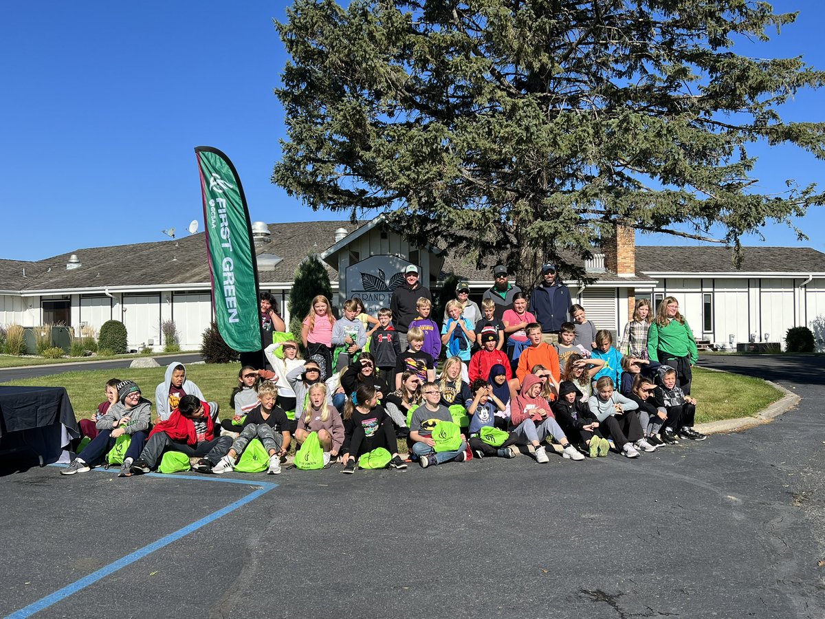 MrEs34Class2021's tweet photo. Thanks to the amazing staff at @GFCountryClub @NCTurf and @collinjcannon for putting on amazing educational experience for our @learningvikings fourth graders! We had a blast and hope to be back next year! https://t.co/7GV4nh6Xip
