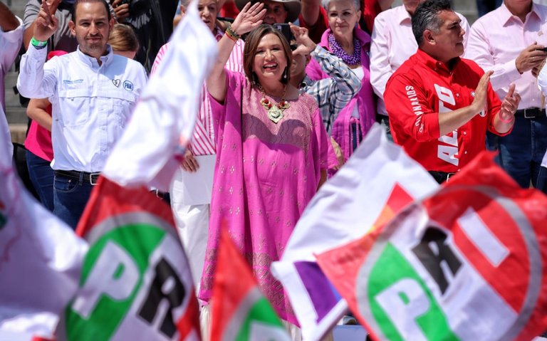 Geopolitik_2030's tweet photo. #México 
#XochitlCorrupta se "desinfla" si es que acaso eso fuera posible,..y como ni conoce la vergüenza no tendrá empacho (o si?)en entregar su candidatura a quien le ordenen,claro,con su respectivo premio de consolación,son las ventajas de contratar a una #Cogupta .. https://t.co/ZImjnqSLsK