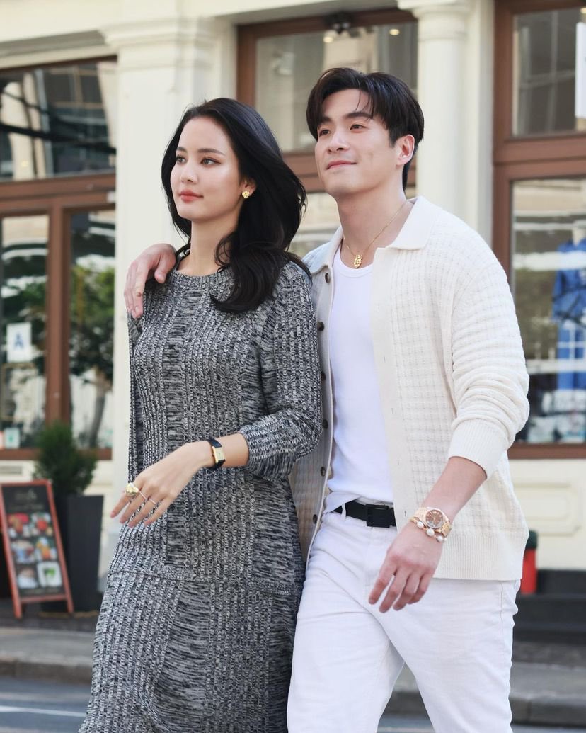 Kazzmagazine's tweet photo. "อาเล็ก-โบว์" ใน Total Look สไตล์มินิมอลจาก COS คอลเลกชัน Autumn/Winter 2023 ที่นิวยอร์ก สหรัฐอเมริกา

#COSThailand https://t.co/3PeswUZKvI