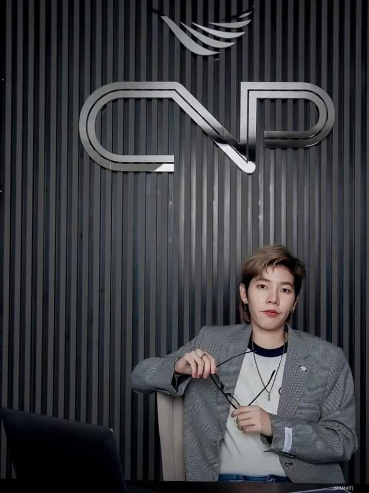Apinya_najaaa's tweet photo. อีกก้าวหนึ่งของเธอ ... CNP...
...ขอแสดงยินดีกับ CEO คนใหม่
ขอให้  ราบรื่น  ร่ำรวย  ปังๆ✨️✨️

KOMBUCHA BY CNP

#CNPEntertainment https://t.co/LEyCGl9ErU