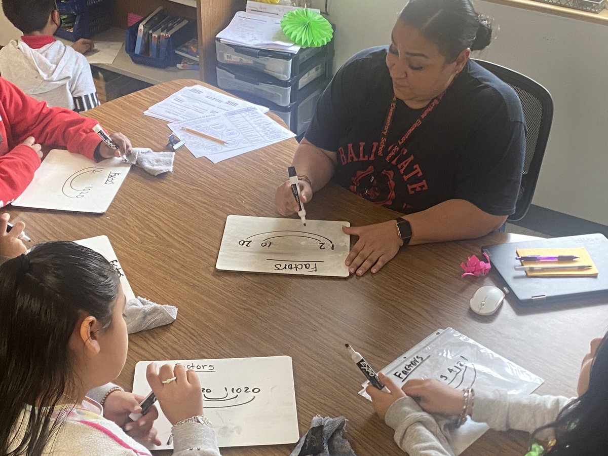 Edith35918585's tweet image. Shout out to Ms . Harriot for implementing engage stations and teacher small group !!!!!Students worked on writing, technology , addition war and escape room word problems . #Learningwhilehavingfun @shernandezDISD @SHussainDISD @BethuneBulls