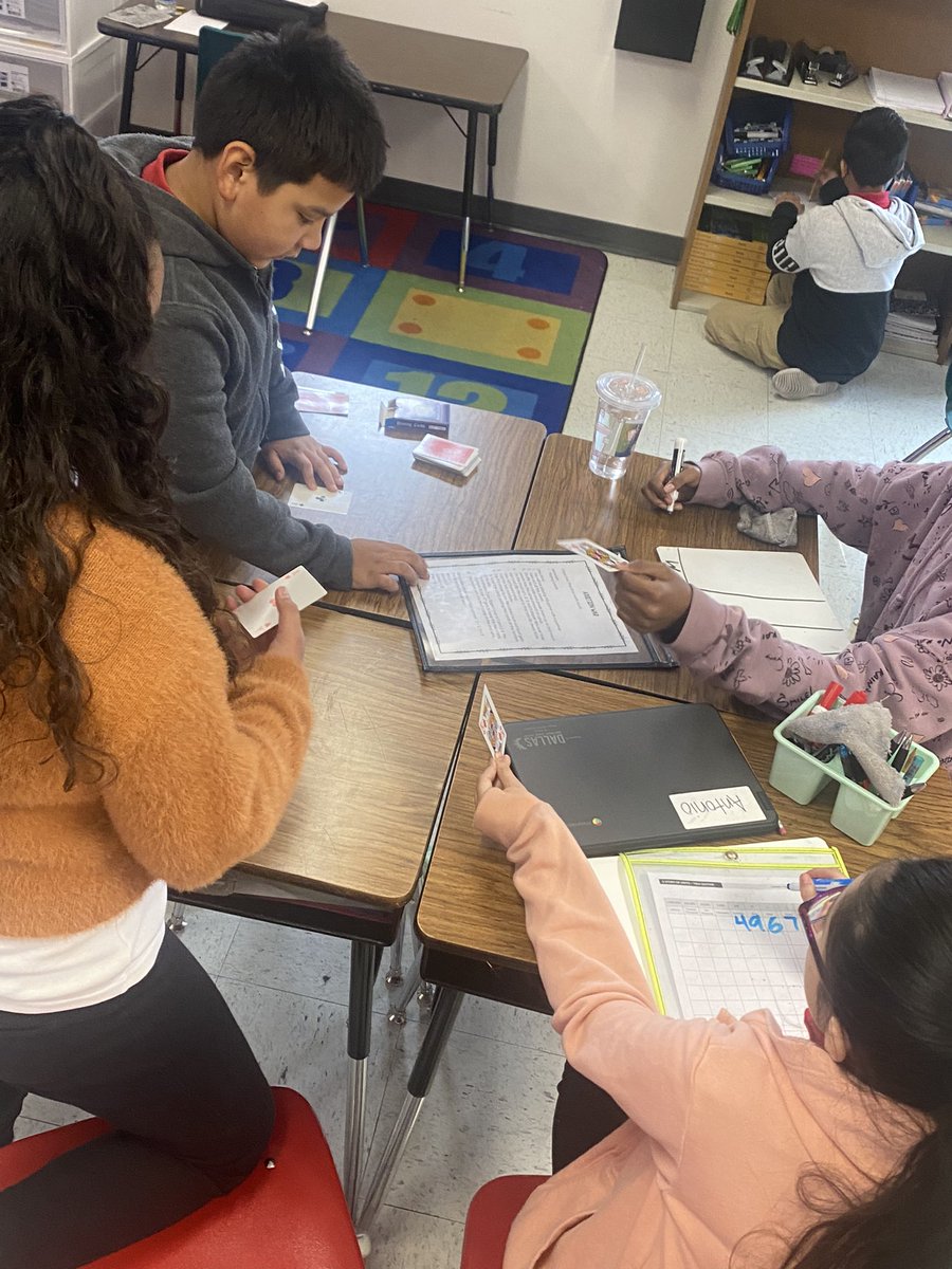 Edith35918585's tweet image. Shout out to Ms . Harriot for implementing engage stations and teacher small group !!!!!Students worked on writing, technology , addition war and escape room word problems . #Learningwhilehavingfun @shernandezDISD @SHussainDISD @BethuneBulls