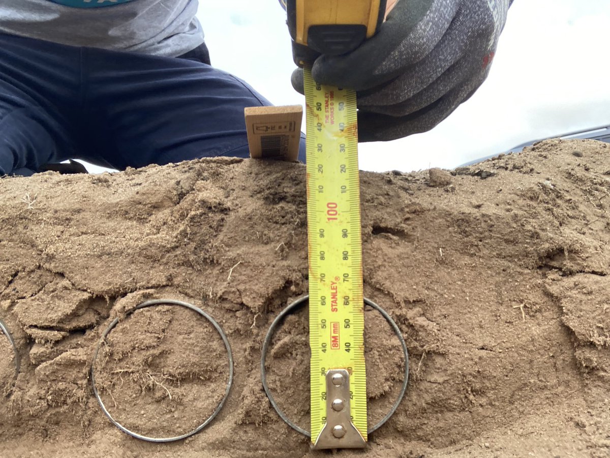 Thanks to <a href="/CityofGG/">CityGreaterGeraldton</a> and <a href="/Qantas/">Qantas</a> airport security staff for being so understanding when I turned up with so many soil samples I was well over the 64kg I had booked - these lucky #FutureDroughtFund BD samples are now riding in the cabin, metal cores included #SoilScience.