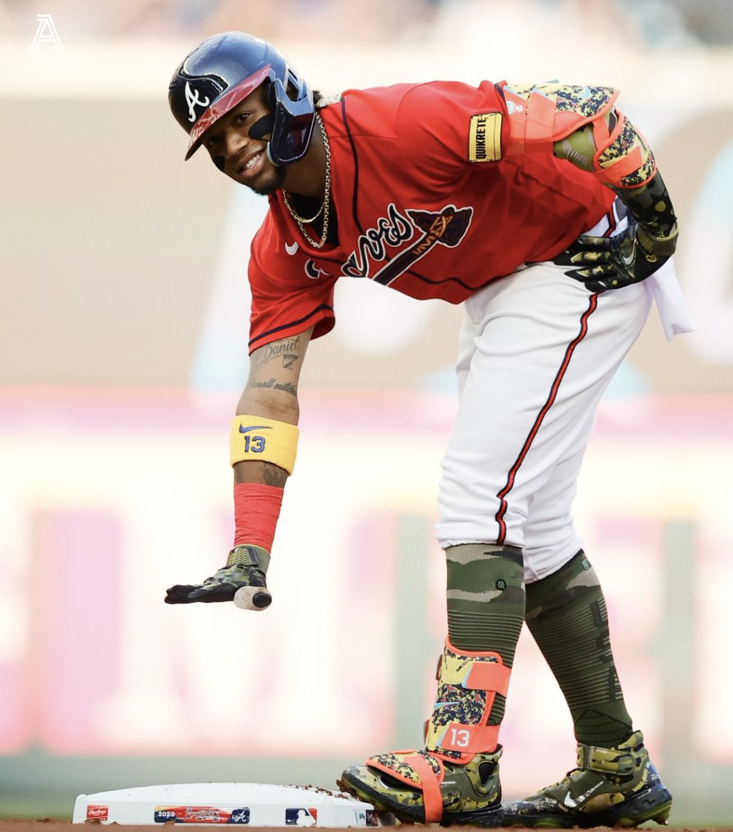 VzlanosMLB's tweet photo. Ronald Acuña se fue de 5-3 con su BR66 igualando a Roger Cedeño y su promedio 335. Además :

Faltan 3HR para los 40 🚀💣🧨 🔥 
Faltan 3CI para las 100 🚜 
Faltan 4BR para las 70 🏍️ 
Faltan 1 Hit para los 200  ⭐️ https://t.co/PqUWmbQUy7