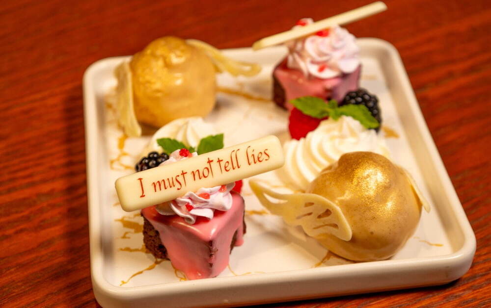 ハリー・ポッターの体験型施設「スタジオツアー東京」アンブリッジ教授のアフタヌーンティー提供開始 - fashion-press.net/news/109027