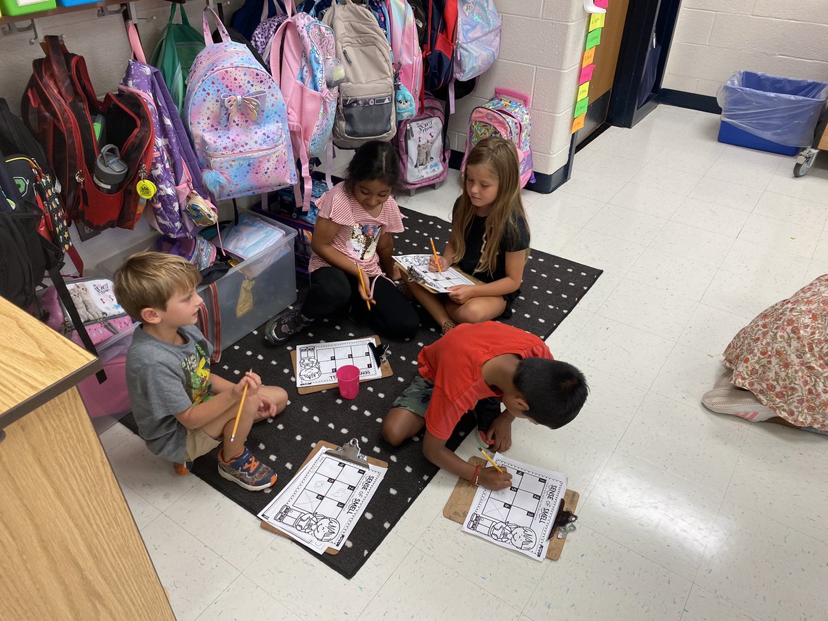 MrsWeaver_first's tweet photo. Working in groups and using our sense of smell to figure out what in each cup 👃 #handsonlearning #scienceisfun https://t.co/2pYqwNxNrm