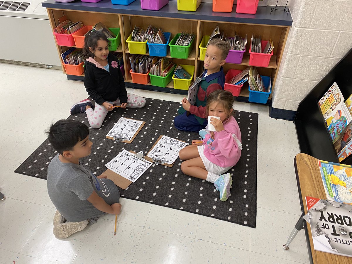 MrsWeaver_first's tweet photo. Working in groups and using our sense of smell to figure out what in each cup 👃 #handsonlearning #scienceisfun https://t.co/2pYqwNxNrm