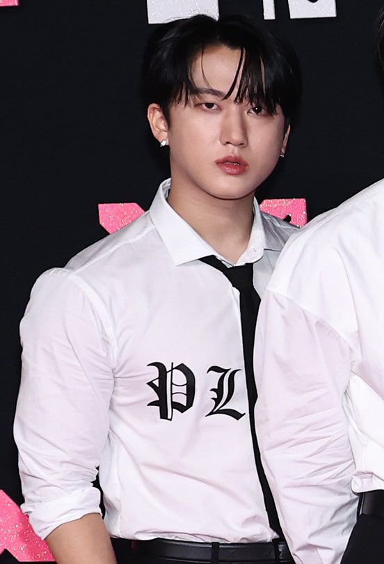 It's okay @usweekly I know you were just too intimidated by this fine ass man named Seo Changbin, one of the best rappers in kpop today and coproducer of almost all of Stray Kids' discography. Next time, just remember that Stray Kids is 8.