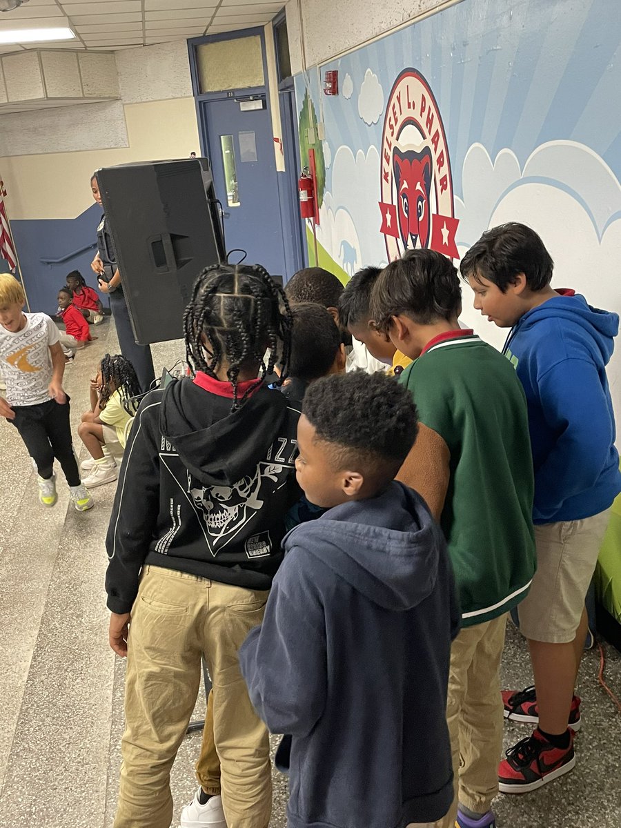 KelseyLPharrES's tweet photo. Our Back to School dance was a success! Students had a great time and celebrated coming back. Stay tuned for some more cougar activities to reward our hard working students π #FullSTEAMahead #KLProcks #YourBestChoiceMDCPS @suptDotres @mdcpscommunity @miamischools @MDCPSCentral https://t.co/9LgZmYhSOj