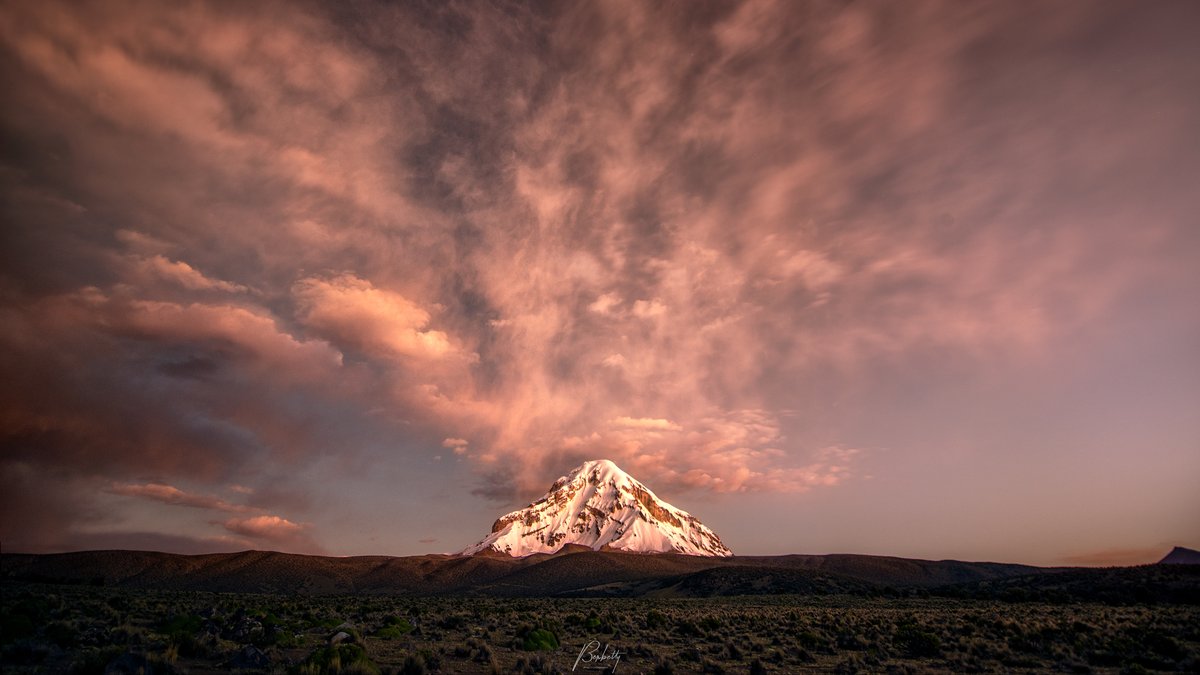 mberbetty's tweet photo. "El olor de estar, del vivir, y del mirar. Un poco desolado, como de una distancia que de pronto se te acerca y se queda, pero que sigue siendo distancia."

- Jaime Saenz

🗻Dr. Sajama https://t.co/YtutOhnsnP
