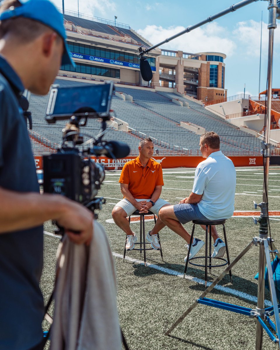 TwoCirclesMade's tweet photo. 📍@TexasLonghorns 

BTS of our Allstate Crossbar Classic shoot with Learfield 📸 https://t.co/gAUYwYSasY