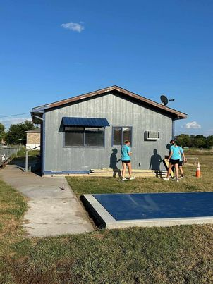 UNK_Track_Field's tweet photo. We're not quite done with it yet, but our throwers are making their new practice facility feel like home! #PTBAL #lopeshow https://t.co/t7P4ZBUdwE