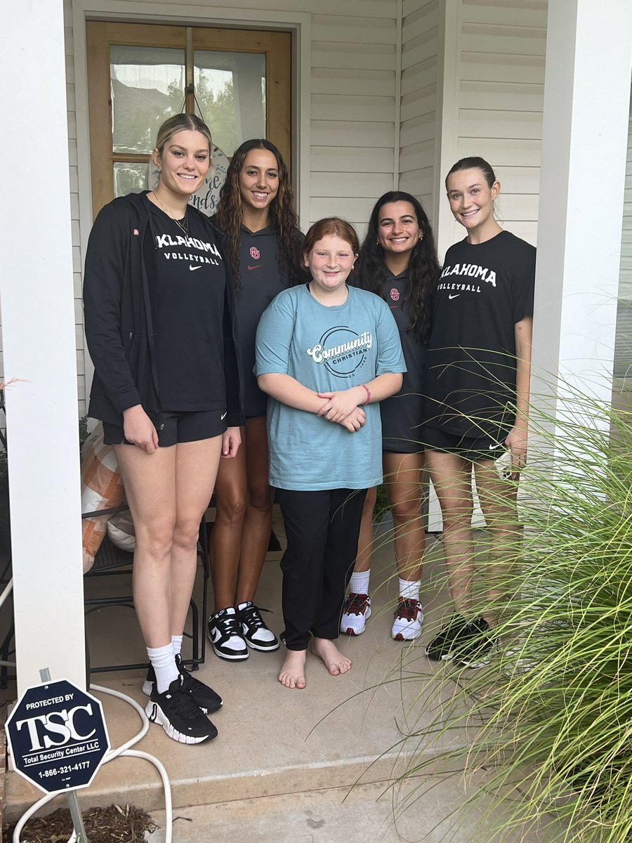 OU_Volleyball's tweet photo. Season tickets = delivered!
We canโt wait for Friday night! #OUVB ๐ https://t.co/1rkvNi6vi6
