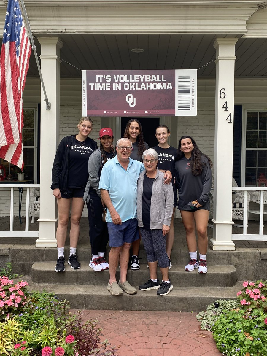 OU_Volleyball's tweet photo. Season tickets = delivered!
We canโt wait for Friday night! #OUVB ๐ https://t.co/1rkvNi6vi6
