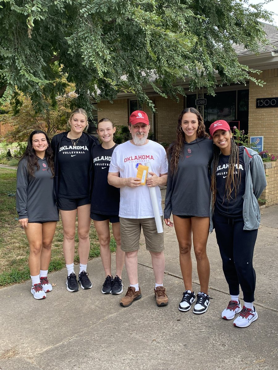 OU_Volleyball's tweet photo. Season tickets = delivered!
We canโt wait for Friday night! #OUVB ๐ https://t.co/1rkvNi6vi6