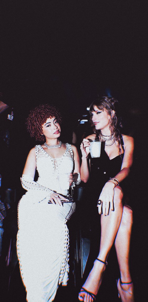 Free Taylor Lock Screen 

Ice spice and Taylor #VMas 

Please rt and like if you save -ash