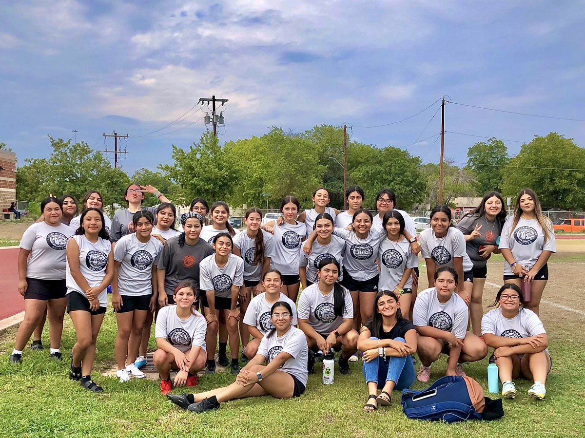 BurbankSoccer's tweet image. We rise by lifting others!
#BurbankSoccer #Family